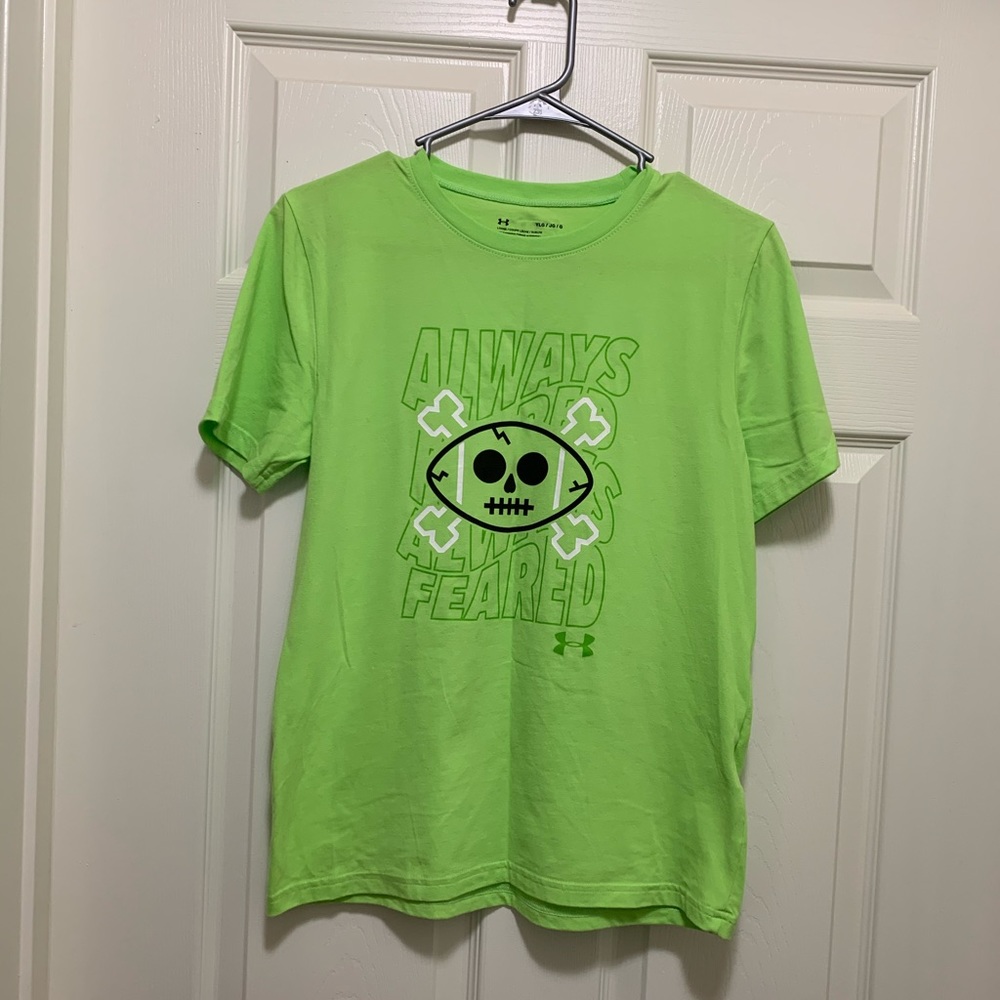 Under Armour Shirt. Boys Large.